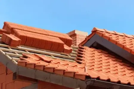 Pose et rénovation de toiture en tuiles à Saucats